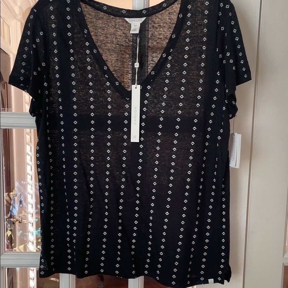 Caslon Black V-Neck Short Sleeve Tee with Diamond Dot Print